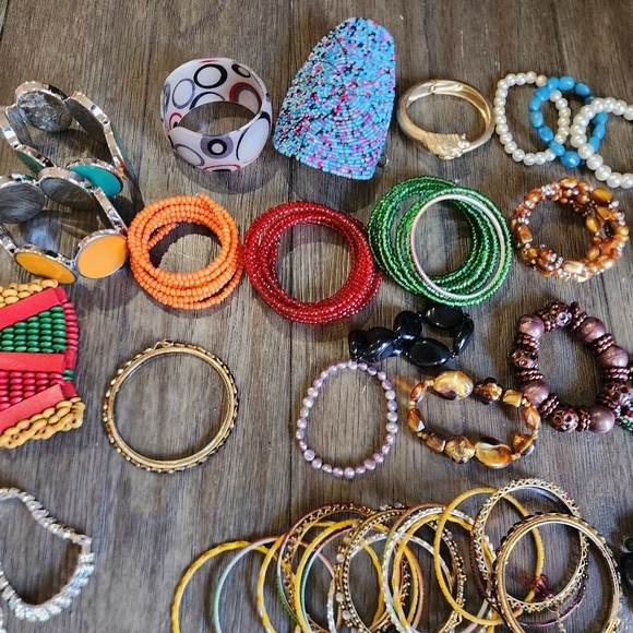 Womans Large jewelry lot 5lbs bracelets necklaces most preowned - Picture 12 of 16